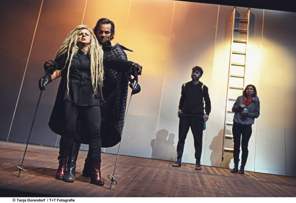 VRENELIS GÄRTLI Schauspiel nach dem Roman von Tim Krohn in einer Theaterfassung von Anita Augustin und Jonas Knecht Premiere am 3. November 2016, Theater St.Gallen, Grosses Haus Produktionsteam: Regie: Jonas Knecht Bühne und Kostüme: Brigit Kofmel, Markus Karner Dramaturgie: Anita Augustin Choreografie: Cornelia Lüthi Licht: Roger Stieger Spiel: Eleni Haupt, Anja Tobler, Matthias Flückiger, Mathis Künzler Live-Musik: Anna Trauffer, Mathias Weibel ￼