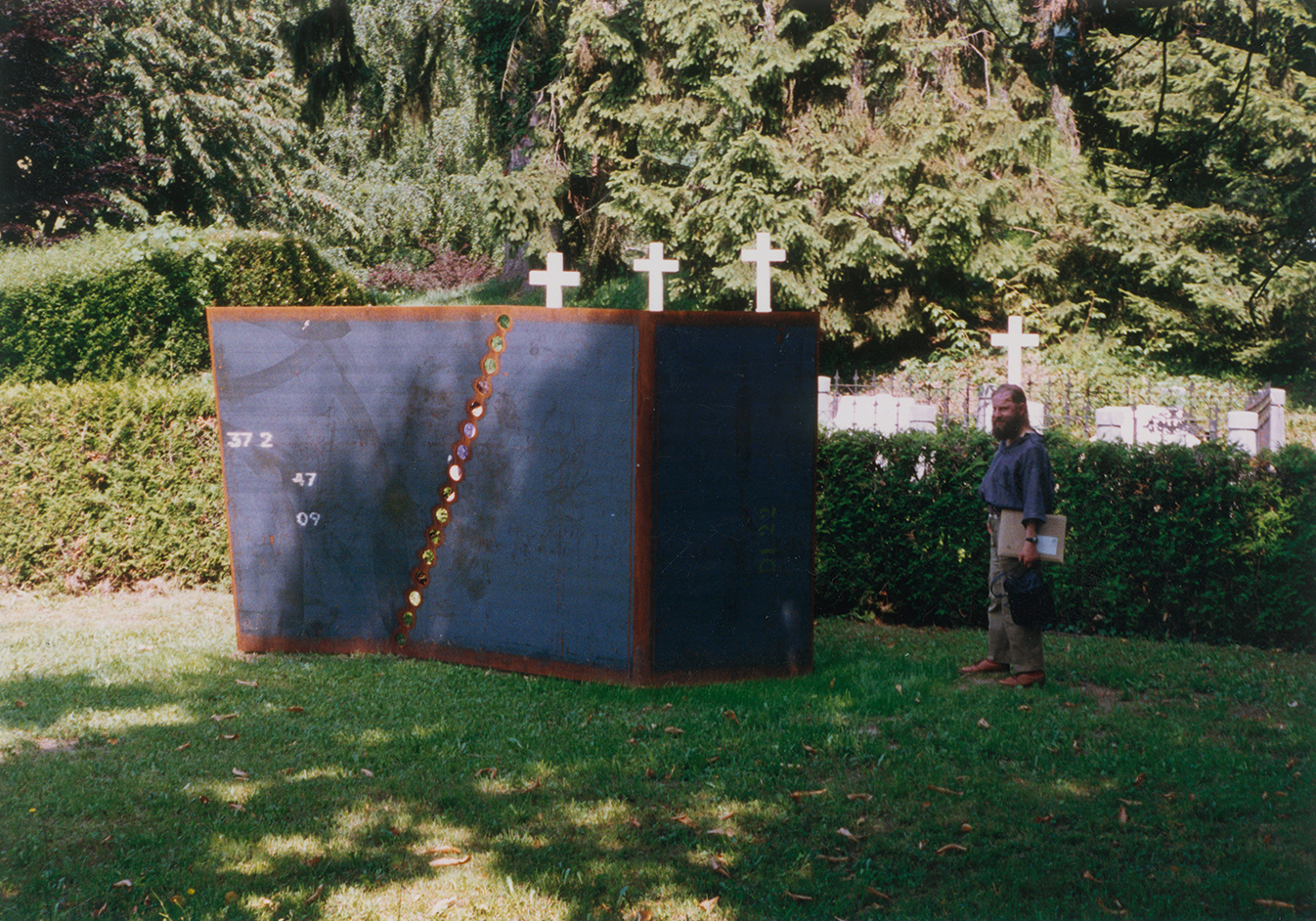 «Gebogen und durchbohrt», 1993, Eisen, Triennale de sculpture contemporaine, Bex