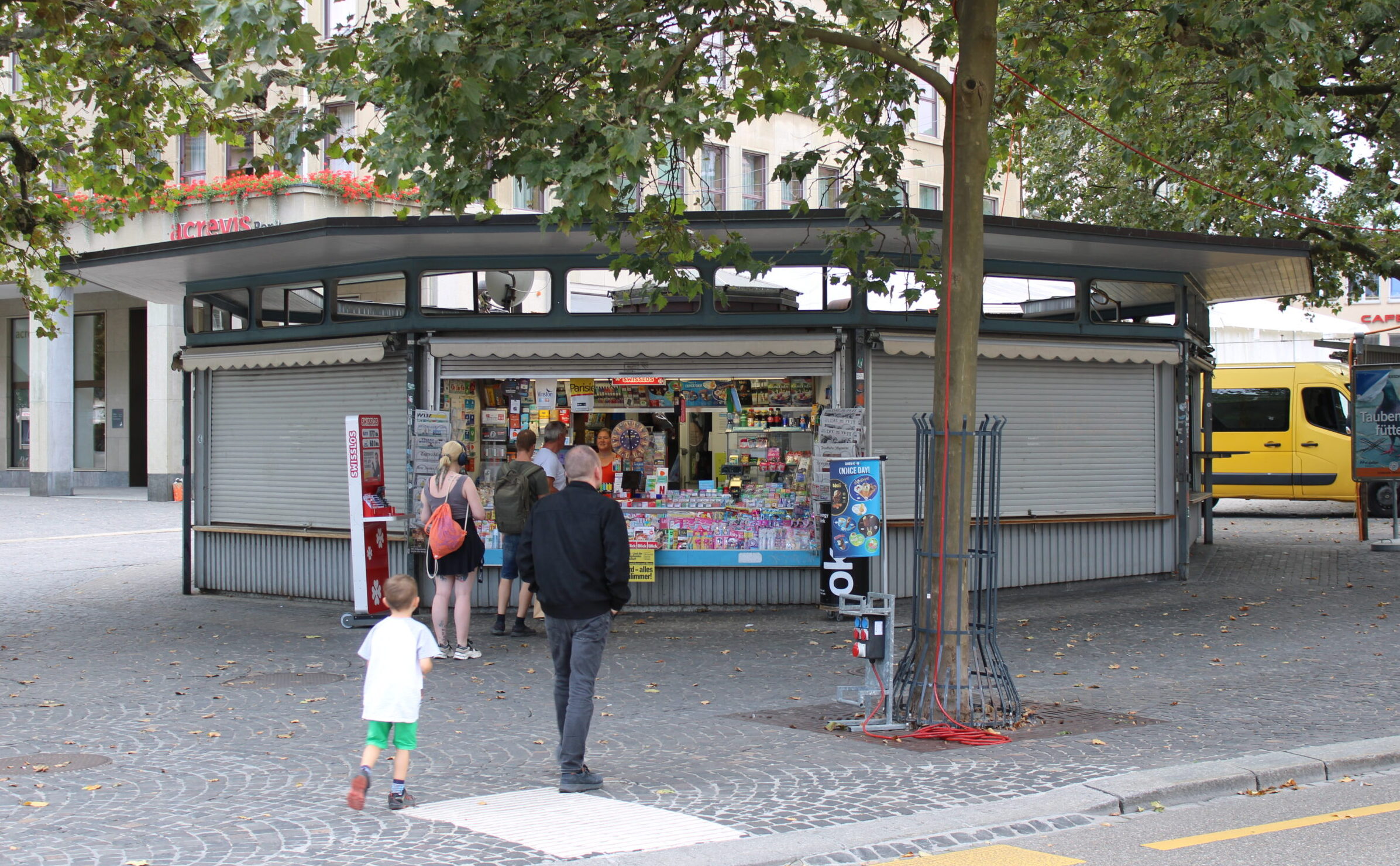 Die neuneckige Rondelle soll der Umgestaltung des Marktplatzes weichen. Der Heimatschutz hatte sich erfolglos für den Erhalt der ziemlich einmaligen, aber nicht denkmalgeschützten Kleinbaute vom Anfang der 1950er-Jahre eingesetzt. 